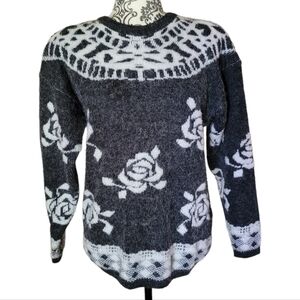 Vintage Sams Souci grey and white rose sweater size small​